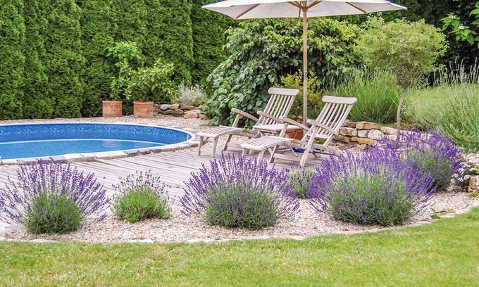 Lukavice Apartment | Nice apartment for 4 people with WIFI, pool and patio