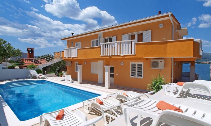 Arbanija Apartment | Nice apartment for 4 people with pool, A/C, WIFI, TV and terrace