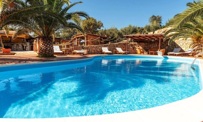 Telti Apartment | Nice apartment for 6 guests with pool, WIFI, TV, patio, pets allowed and parking