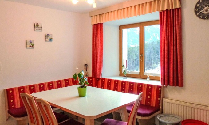 Oetz Apartment | Nice apartment for 8 guests with WIFI, TV, balcony and pets allowed