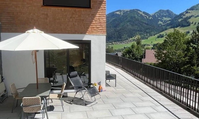 Zweisimmen Apartment | Nice apartment for 4 people with WIFI, TV and balcony