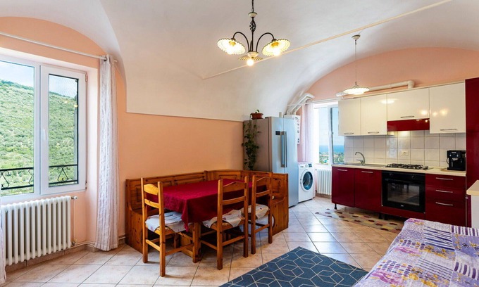 Castellaro Apartment | Nice apartment for 4 people with WIFI, pets allowed and parking