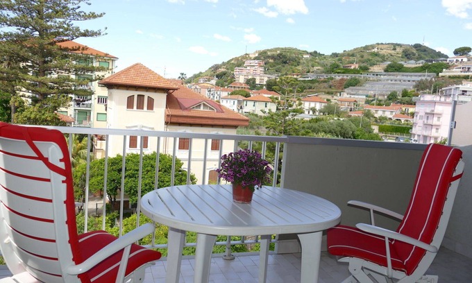 Riva Ligure Apartment | Nice apartment for 4 guests with WIFI, balcony and parking