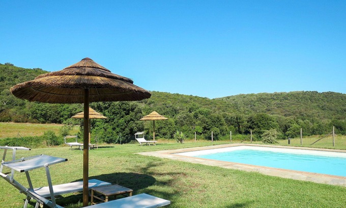 Montorsaio House | Nice apartment in villa for 2 people with WIFI, pool, TV and patio