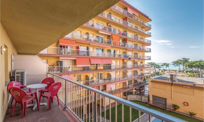 Malgrat de Mar Apartment | Nice Apartment In Malgrat De Mar With 2 Bedrooms, Wifi And Outdoor Swimming Pool