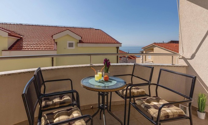 Zelenka Apartment | Nice apartment in Makarska with WiFi