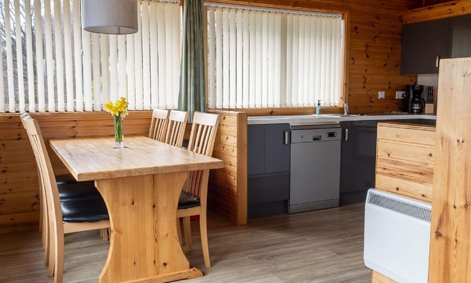 Drumnadrochit House | Nice apartment in villa for 6 people with WIFI, TV, patio and panoramic view