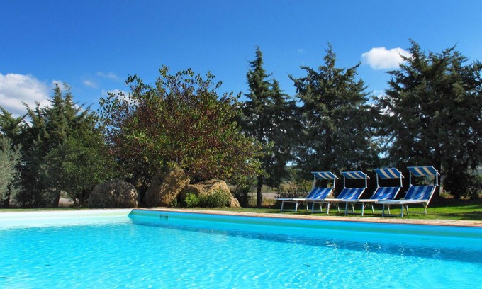 Pomarance Villa | Nice apartment in villa for 5 people with WIFI, pool, TV and veranda