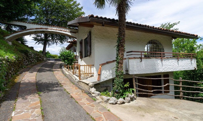 Arolo House | Nice apartment in villa for 6 people with TV, terrace and pets allowed