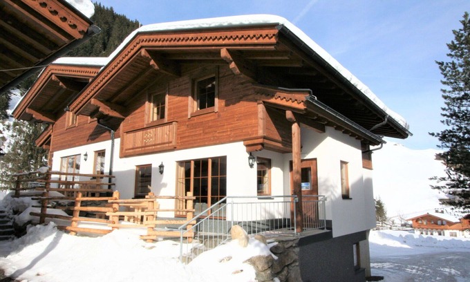 Tux House | Nice apartment in villa for 9 people with WIFI, TV and terrace