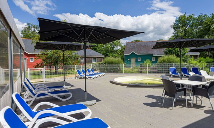 Saumur House | Nice apartment in villa for 6 people with internet, pool, TV, terrace and pets allowed