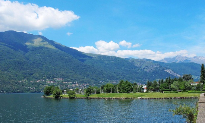 Dervio Villa | Nice apartment in villa for 6 guests with A/C, WIFI, TV, patio and pets allowed