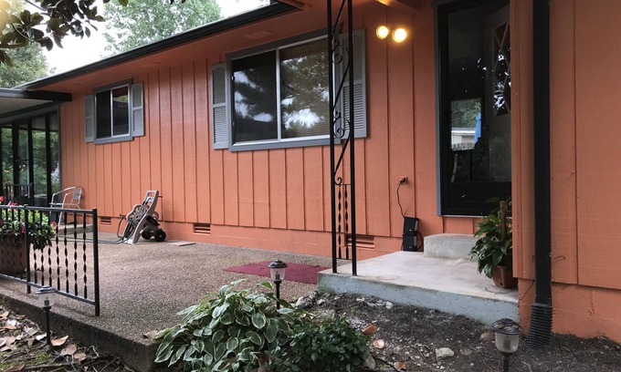 Springville House | Nice cabin in great location with paved driveway-fenced backyard-carport-WiFi