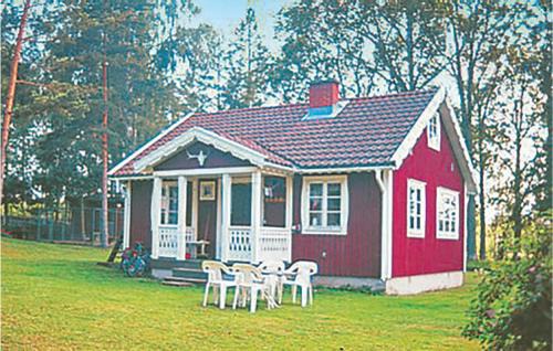 Barnebo House | Nice Home In Blomstermåla With Sauna
