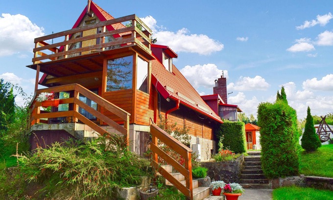 Brodnica Gorna House | Nice home in Brodnica Górna with sauna