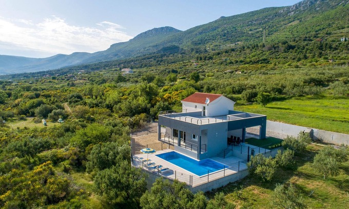 Kastel Kambelovac House | Nice home in Kastel Kambelovac