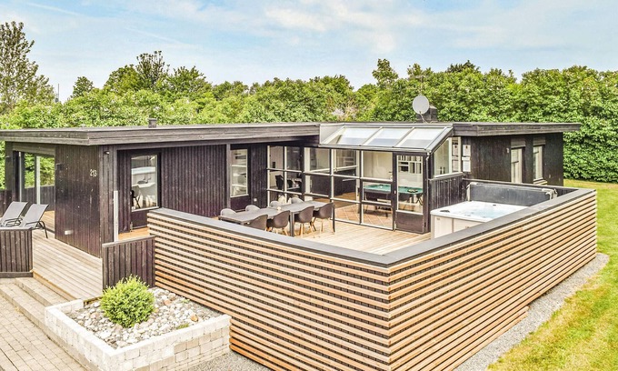 Pøt Strandby House | Nice home in Juelsminde with sauna