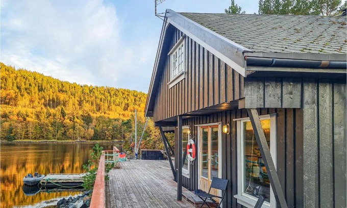 Olden House | Nice Home In Lysøysundet With Kitchen