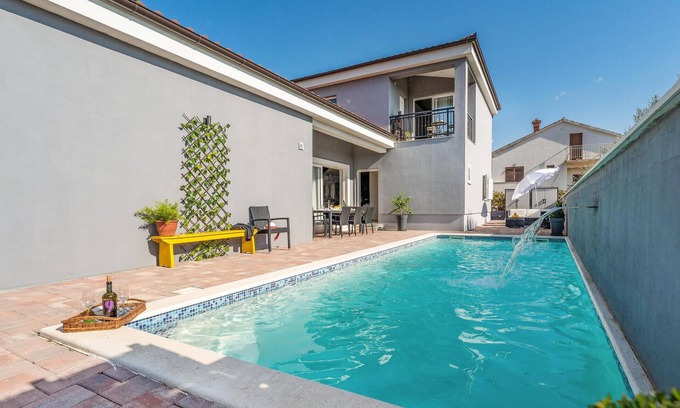 Privlaka House | Nice home in Privlaka with WiFi