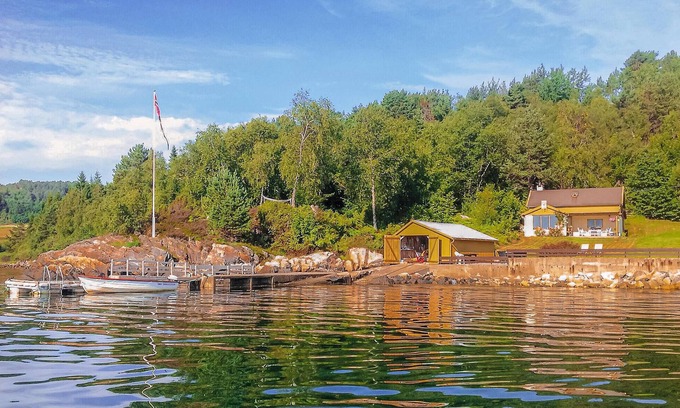 Glomset House | Nice home in Skodje with house sea view