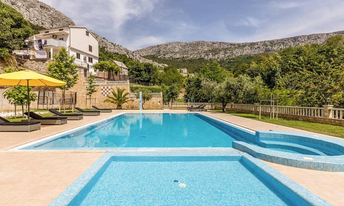 Solin House | Nice home in Solin with WiFi