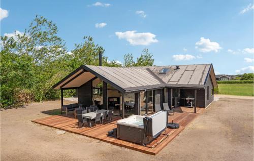 Skaven Strand House | Nice Home In Tarm With Wifi