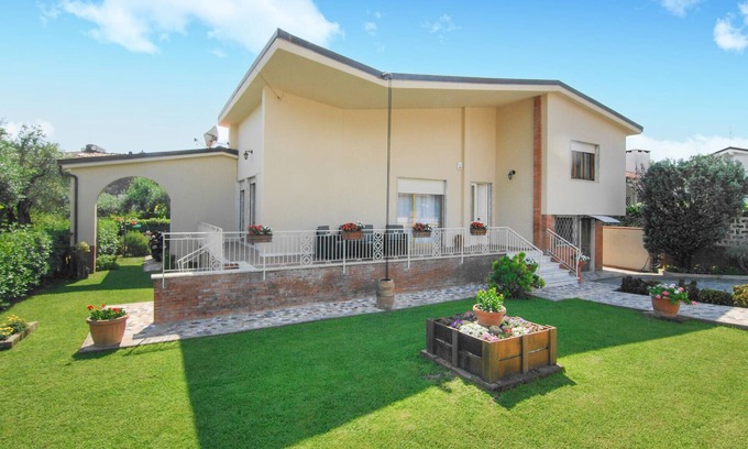 Querceta House | Nice home in Versilia