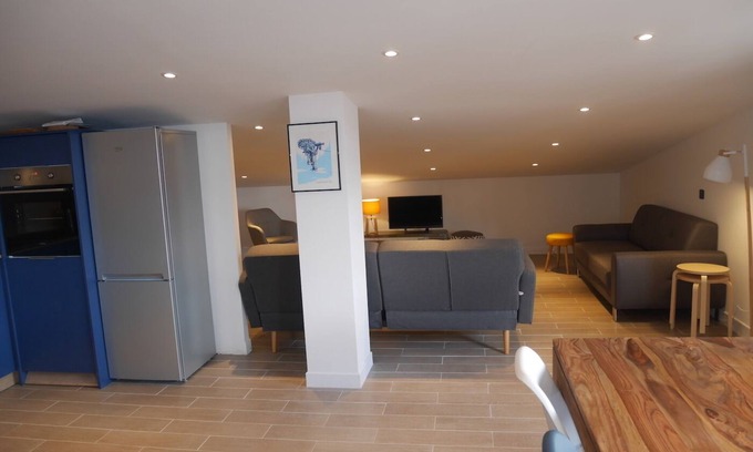 Les Deux Alpes Apartment | Nice modern apartment, center, ski start 150m away, 12 people