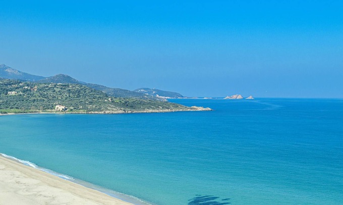 Lozari Apartment | Nice vacation apartment with terrace and pool in the north of Corsica.