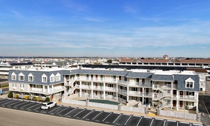Avalon Condo | Nicely appointed one bedroom air conditioned Merrimack Condominium offering beachblock location