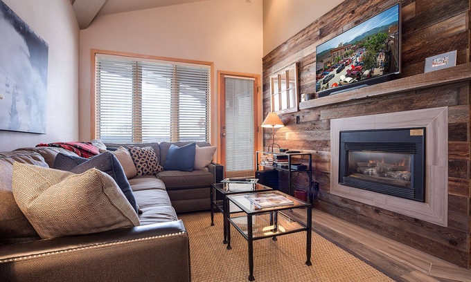 Steamboat Springs Condo | Nicely Updated Condo | Ski Lockers | Winter Shuttle | 10 Hot Tubs