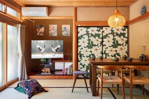 Nikko Villa | Nikko Takumi 日光随一の眺め 東照宮徒歩10分 8名72平米一軒家 美しい日本庭園 4ベッド 無料駐車場 Netflix