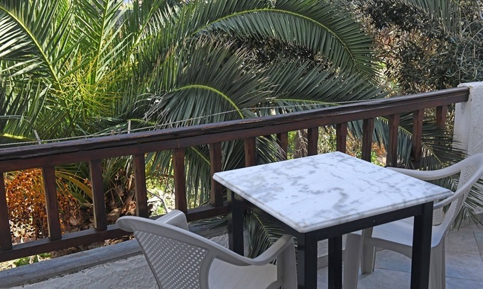 Gialiskari Apartment | Nikos Studio 5 - Studio Apartment, Sleeps 3