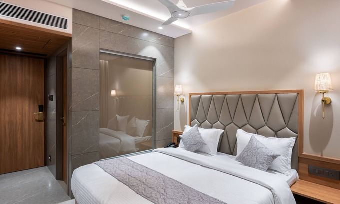 Mumbai Hotel | Nine Square Residency