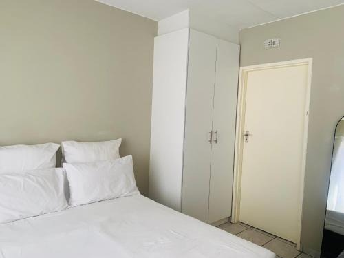 Katlehong Apartment | Nkosi's Oasis