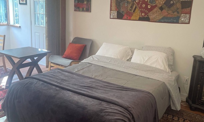 West Vancouver Apartment | nNested in beautiful south facing garden studio available for rent