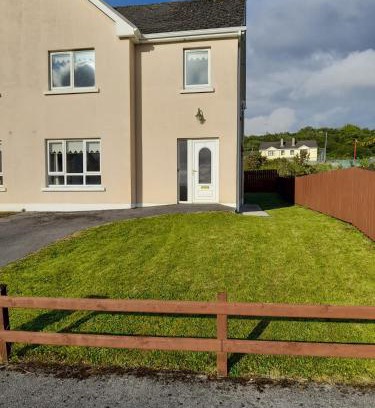 Ballinamore House | NO 9 The Willows, Ballinamore, Entire home