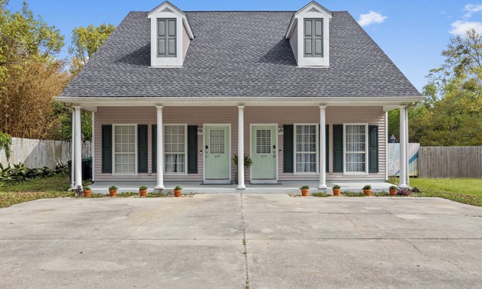 Bay St Louis House | No Cleaning Fee! King Suite. Sleeps 8. 3 BR. 2.5 Baths. Pet Friendly!