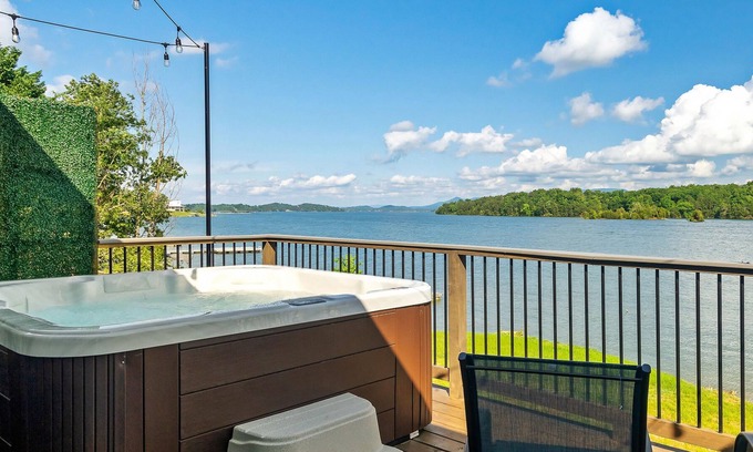 Dandridge Villa | No Wake Zone (1-Bedroom Villa) with Lake view by RedAwning