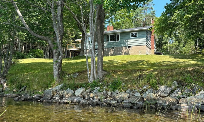 Clare Cottage | Noah’s private lakefront cottage, spacious for a peaceful and relaxing stay.