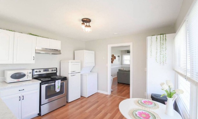 Belmont House | NoBel Bungalow near Belmont Abby