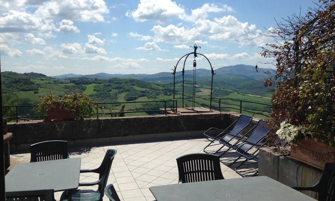 Radicondoli House | Nobleman holiday house in Tuscany with private swimming pool, A/C and Wi-Fi
