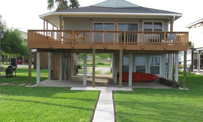 Dickinson House | Non Smoking/Water Front Bayhouse With Private Fishing Pier And Boat Dock