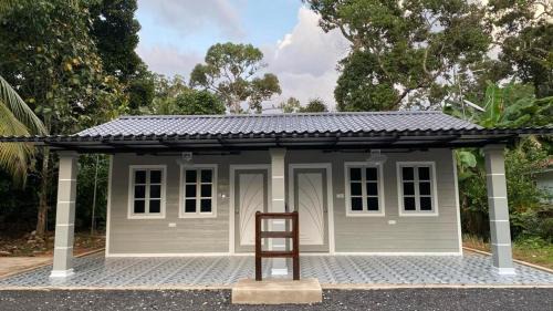 Kampung Sungai Raga Ski Chalet | Noor Muhammad Roomstay