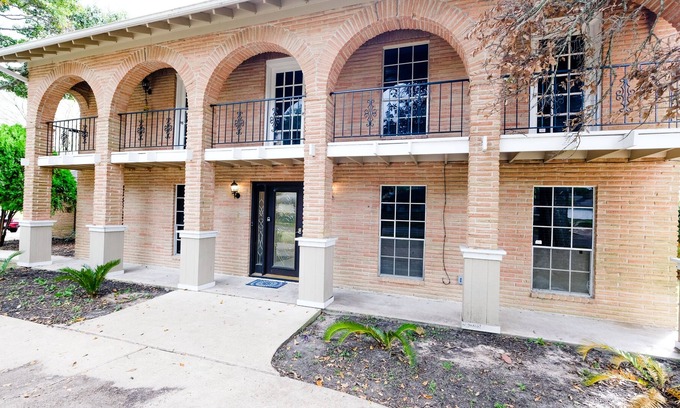 FM 1960 House | North of Houston! Everything you need!!