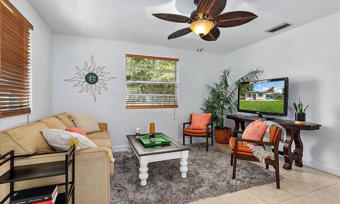 Lakeshore South House | Northeast Florida Retreat