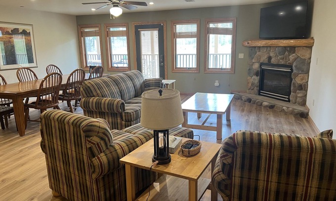 Arkdale Condo | Northern Bay Golf Resort and Marina - 3 bed on Castle Rock Lake!