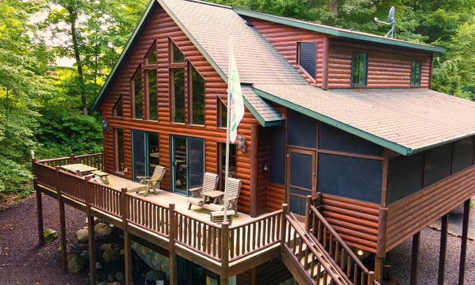 Sarona Cabin | Northern Traditions - Deer Hollow