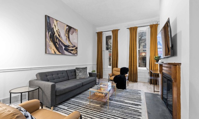 Manchester Apartment | NORTHSIDE PITTSBURGH - LUXURIOUS - BRAND NEW