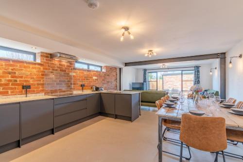 Cheltenham House | Norton Coach House